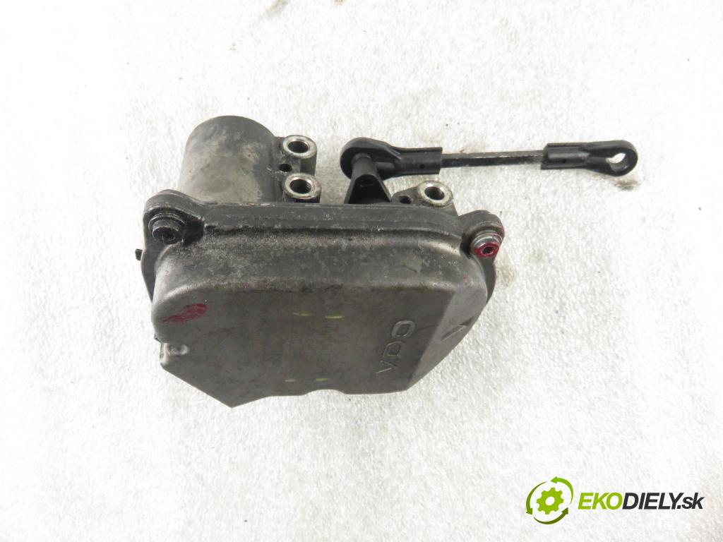 AUDI A6 (4F2, C6) SEDAN 2006 165,00 3.0 TDI quattro - BMK 2967,00 nastavovač svod, potrubí 059129086E ; A2C53112910 (Ostatní)