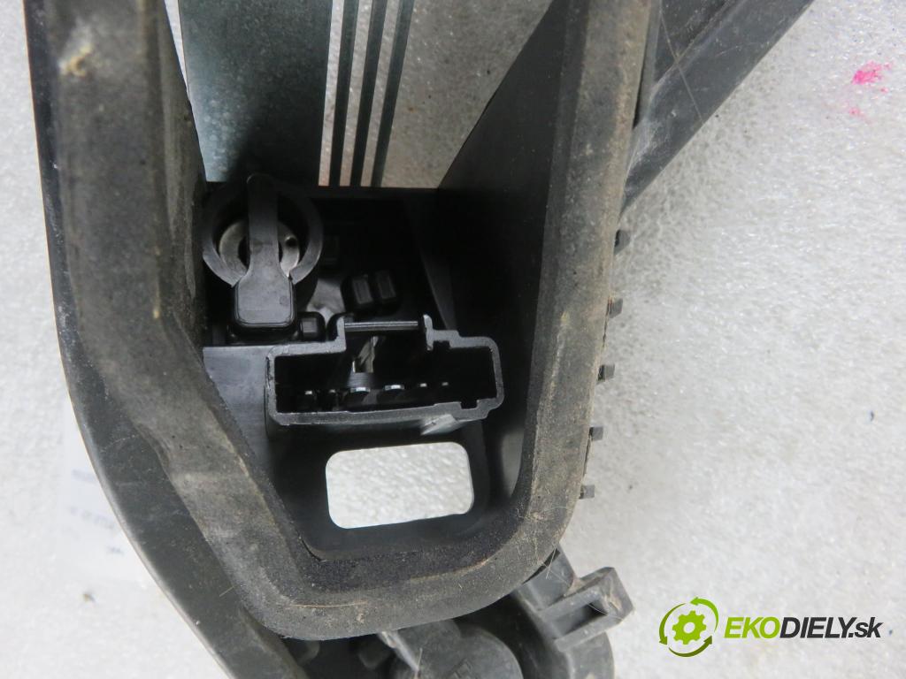 PEUGEOT 207 (WA_, WC_) HB 2006 65,00 1.4 16V - KFU (ET3J4) 1360,00 vložka svetla pravy zadné VP5PFX13N004AA