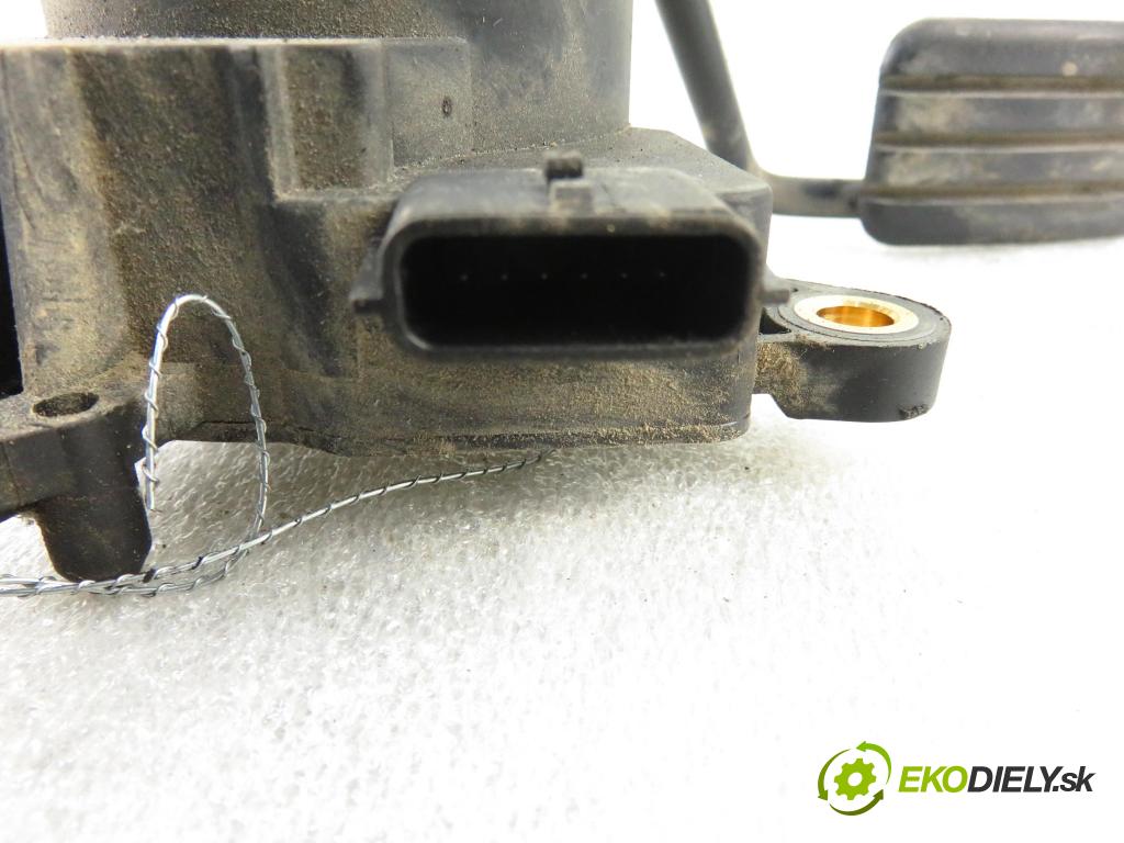 RENAULT KANGOO / GRAND KANGOO II (KW0/1_) KOMBIVAN 2008 63,00 1.5 dCi (KW0B) - K9K 802 1461,00 Potenciometer plynu 8200436878 (Pedále)