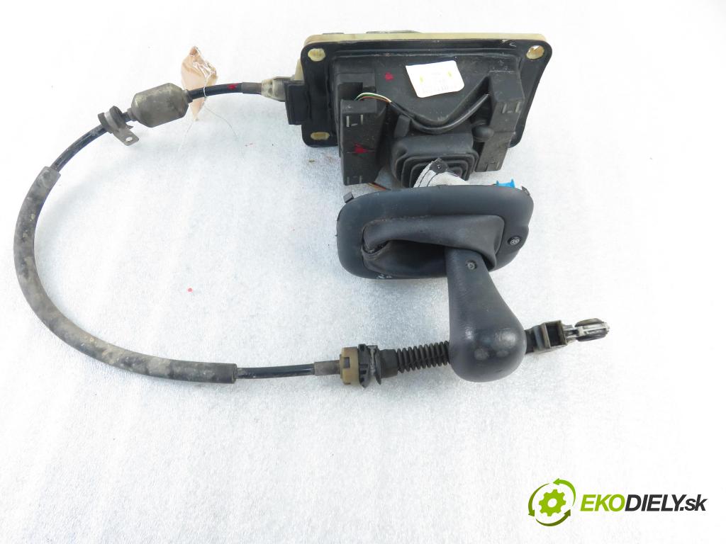 RENAULT THALIA I (LB0/1/2_) SEDAN 2004 0,00 1.4 16V - K4J 712 1390,00 ZVEDÁK: 8200144089