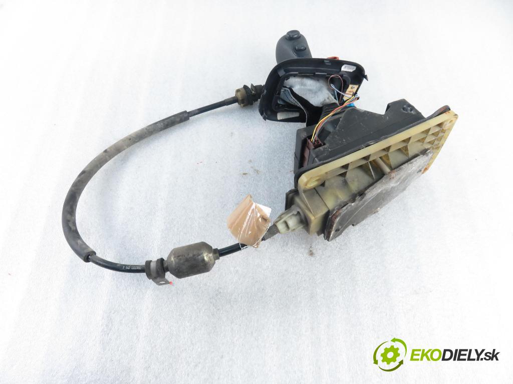 RENAULT THALIA I (LB0/1/2_) SEDAN 2004 0,00 1.4 16V - K4J 712 1390,00 ZVEDÁK: 8200144089