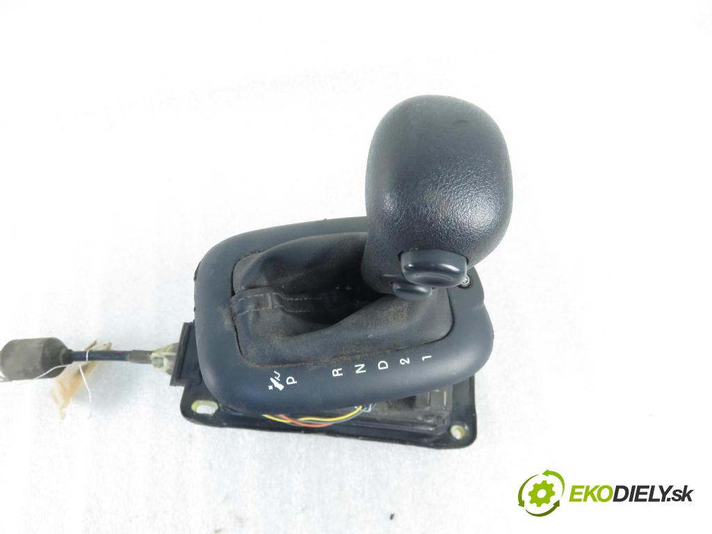 RENAULT THALIA I (LB0/1/2_) SEDAN 2004 0,00 1.4 16V - K4J 712 1390,00 ZVEDÁK: 8200144089