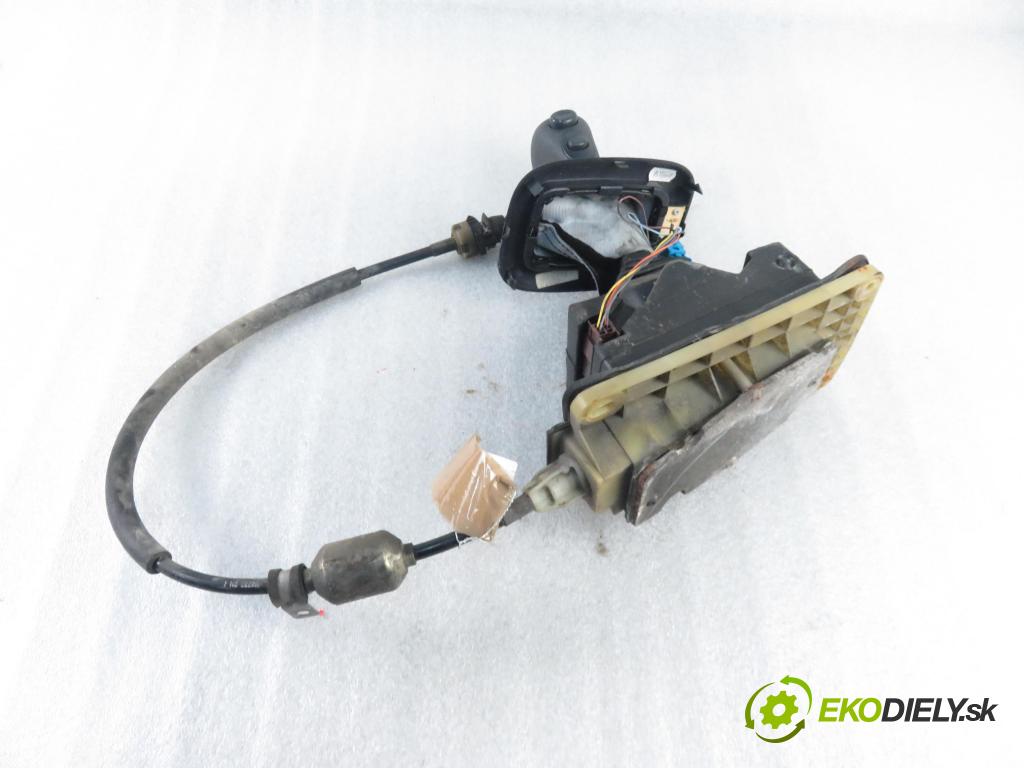 RENAULT THALIA I (LB0/1/2_) SEDAN 2004 0,00 1.4 16V - K4J 712 1390,00 ZVEDÁK: 8200144089