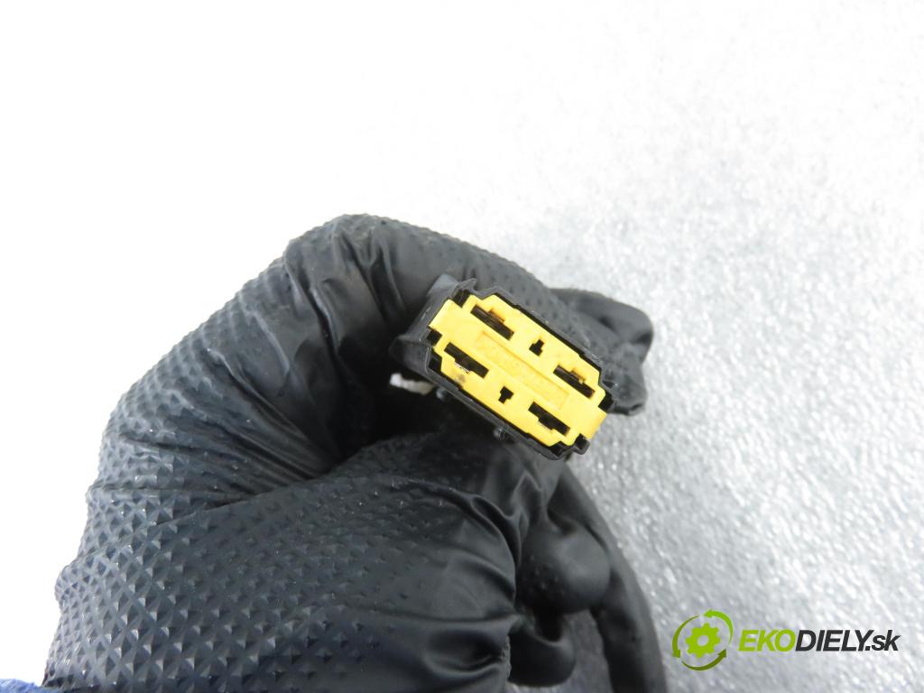 RENAULT THALIA I (LB0/1/2_) SEDAN 2004 0,00 1.4 16V - K4J 712 1390,00 spinačka  (Spínacie skrinky a kľúče)