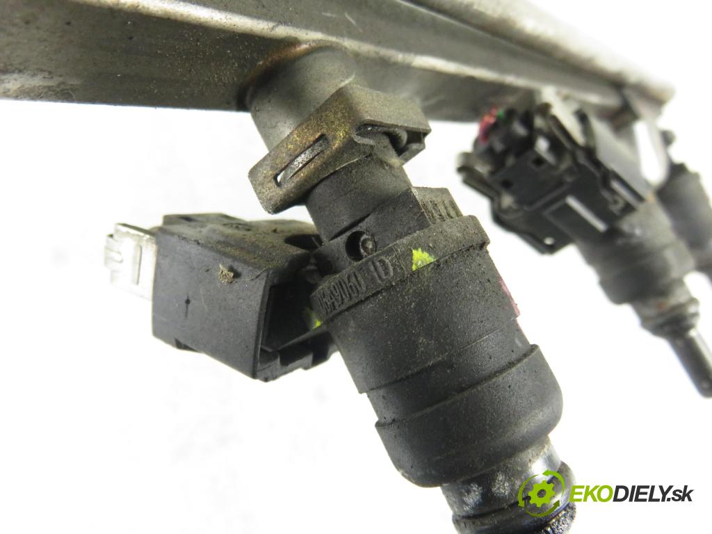 SEAT TOLEDO II (1M2) SEDAN 2001 92,00 1.8 20V 125 - AGN 1781,00 Lišta vstrekovacia 06A906031D ; 06A133317E (Vstrekovacie lišty)