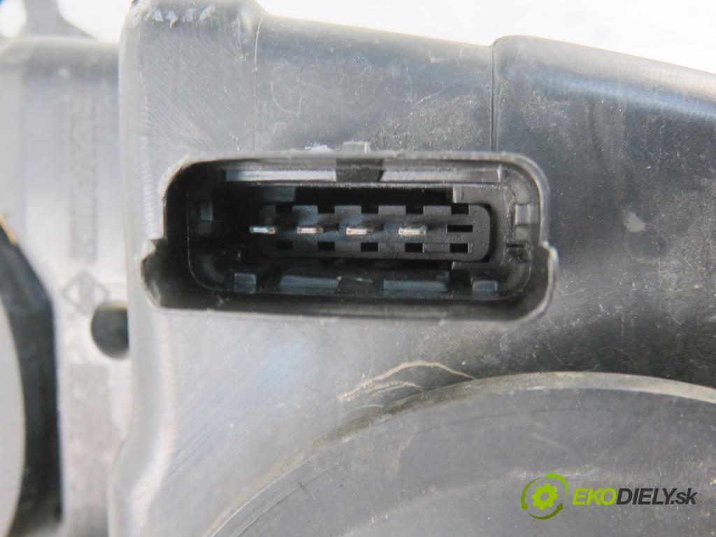 RENAULT GRAND SCENIC II (JM0/1_) MINIVAN 2005 88,00 1.9 dCi 120 - F9Q 812 1870,00 Svetlo LP