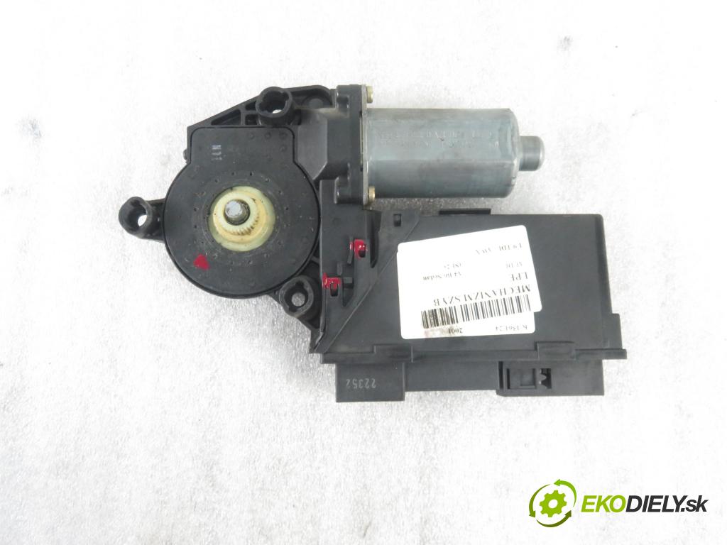 AUDI A4 (8E2, B6) SEDAN 2001 96,00 1.9 TDI PD 130 - AWX 1896,00 motorek sťahovaní oken LP 8E1959801B ; 5WK47002CBF