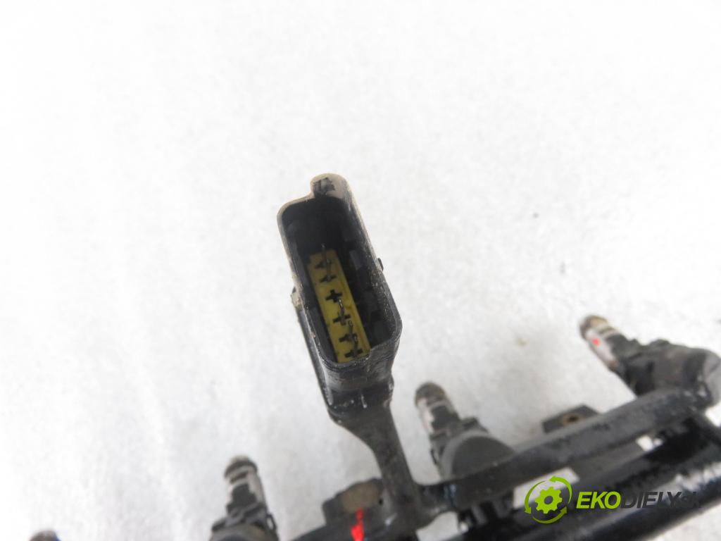 PEUGEOT 206 liftback (2A/C) HB 2002 440,00 1.1 i - HFX (TU1JP) 1124,00 Lišta vstrekovacia 9628982980D (Vstrekovacie lišty)