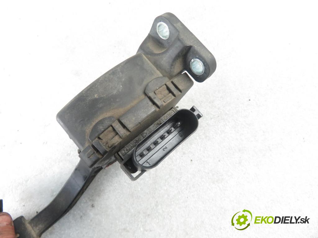 FORD FOCUS C-MAX (DM2) MINIVAN 2003 88,00 1.8 - CSDA 1798,00 Potenciometer plynu 3M519F836AE ; 6PV00864110 (Pedále)