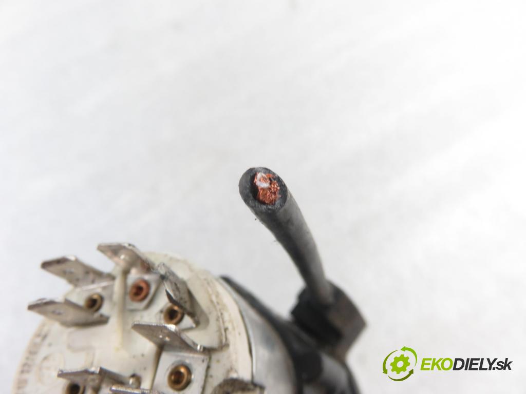 SKODA FELICIA II (6U1) HB 1999 50,00 1.3 MPI 68 1289,00 spinačka 10638226 (Spínacie skrinky a kľúče)