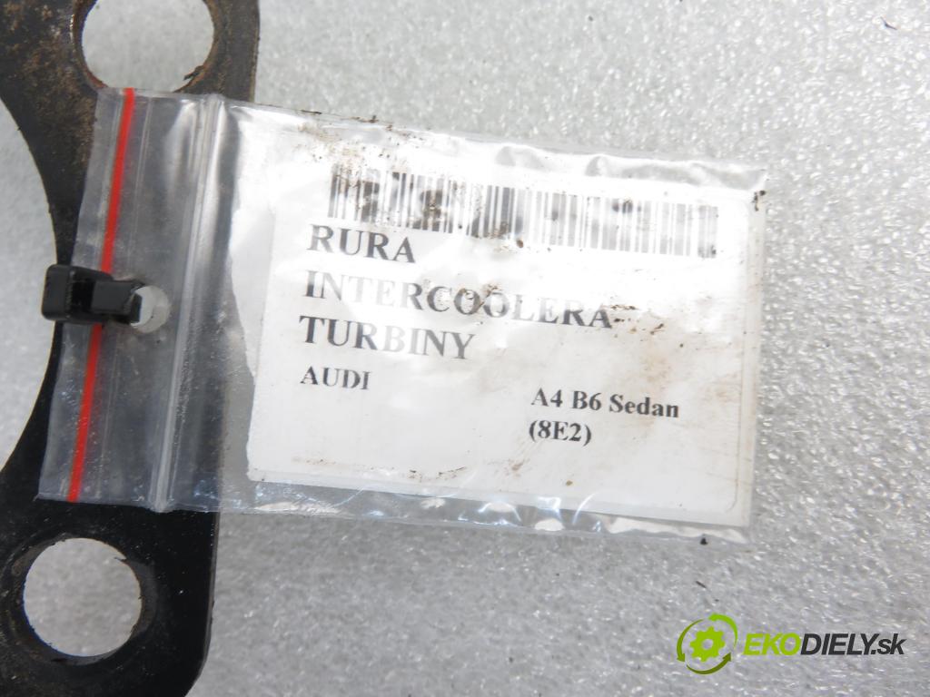 AUDI A4 (8E2, B6) SEDAN 2001 96,00 1.9 TDI PD 130 - AWX 1896,00 Rúra intercoolera turba 8E0139521