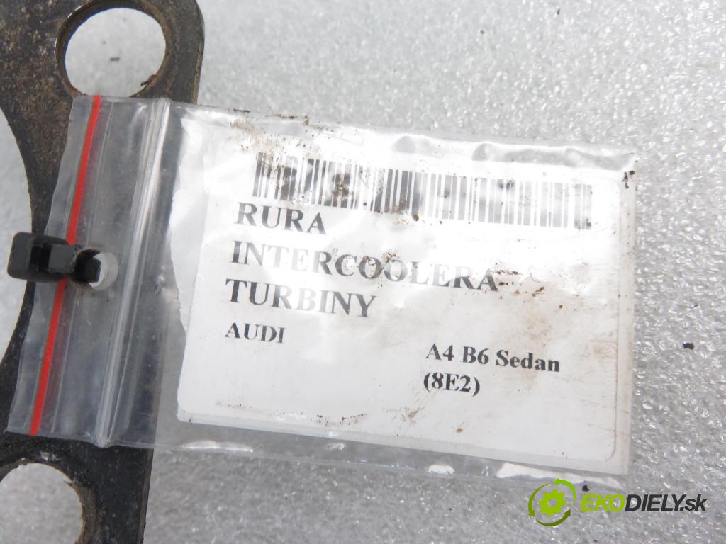 AUDI A4 (8E2, B6) SEDAN 2001 96,00 1.9 TDI PD 130 - AWX 1896,00 Rúra intercoolera turba 8E0139521
