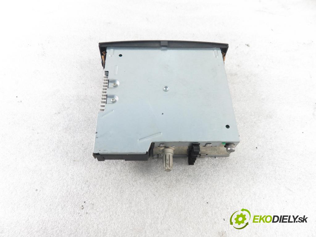 RENAULT SCENIC II (JM0/1_) MINIVAN 2006 96,00 1.9 dCi (JM15) - F9Q 804 1870,00 RADIO CD 8200607918