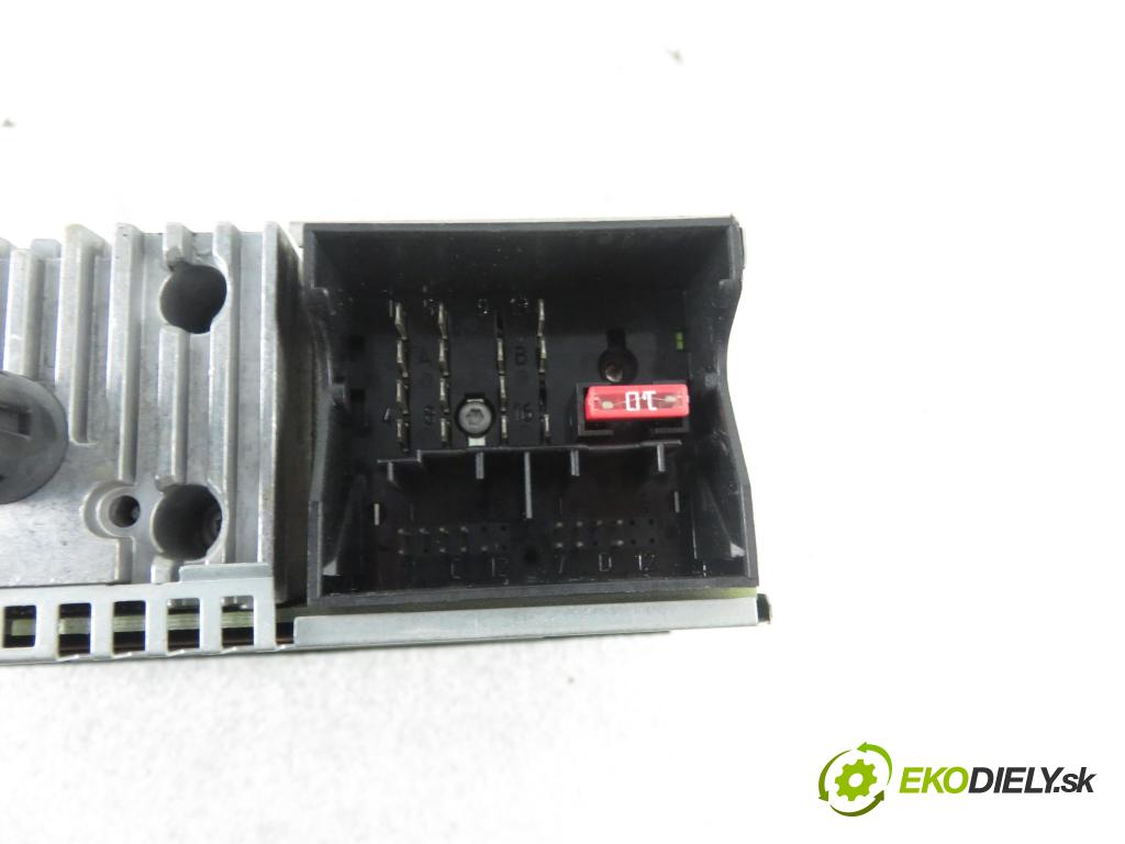 PEUGEOT 407 (6D_) SEDAN 2005 103,00 2.0 16V  1997,00 RADIO CD