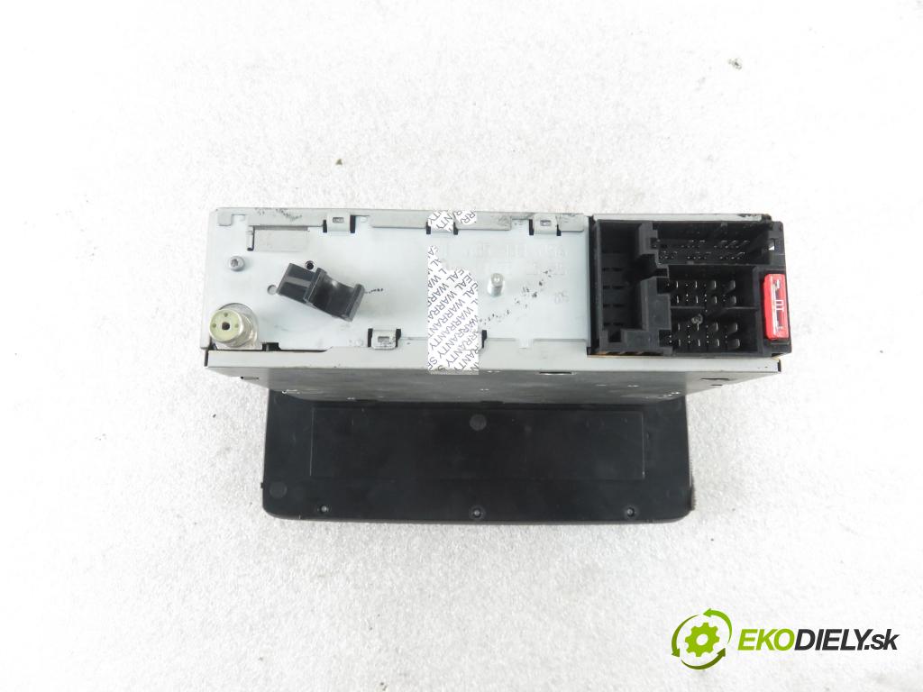 FIAT PANDA (169_) HB 2005 44,00 1.2 60 - 188 A4.000 1242,00 RADIO CD 7354349240