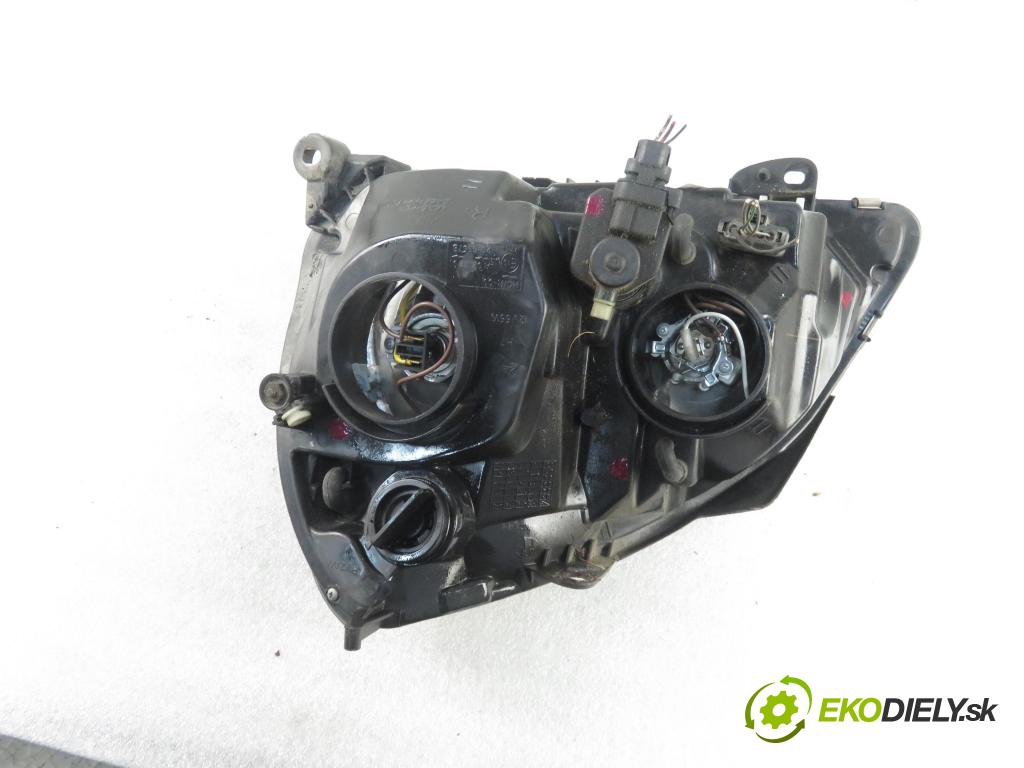 RENAULT THALIA I (LB0/1/2_) SEDAN 2004 0,00 1.4 16V - K4J 712 1390,00 Svetlo PP 
