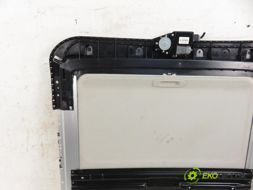 MAZDA CX-7 (ER) SUV 2011 0,00 2.2 MZR-CD AWD - R2AA 2184,00 střešní okno 7704217 (Okna karoserie)