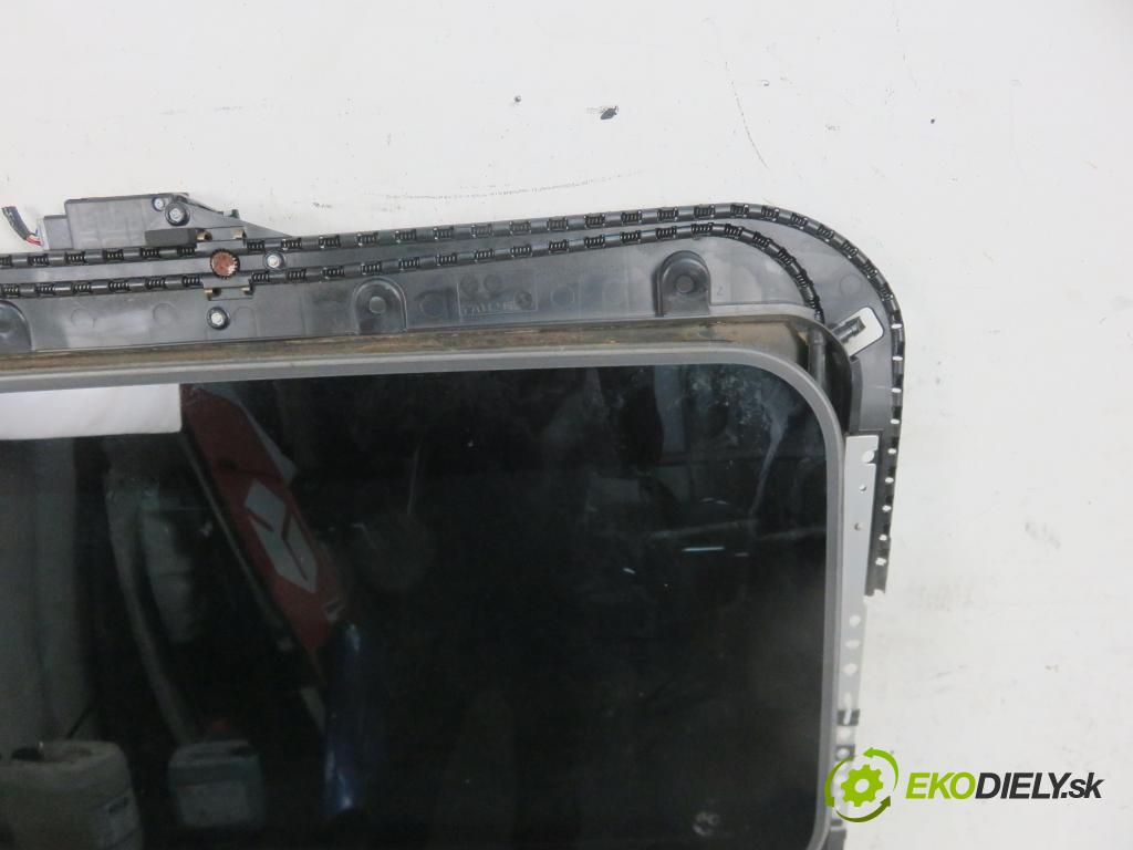 MAZDA CX-7 (ER) SUV 2011 0,00 2.2 MZR-CD AWD - R2AA 2184,00 střešní okno 7704217 (Okna karoserie)