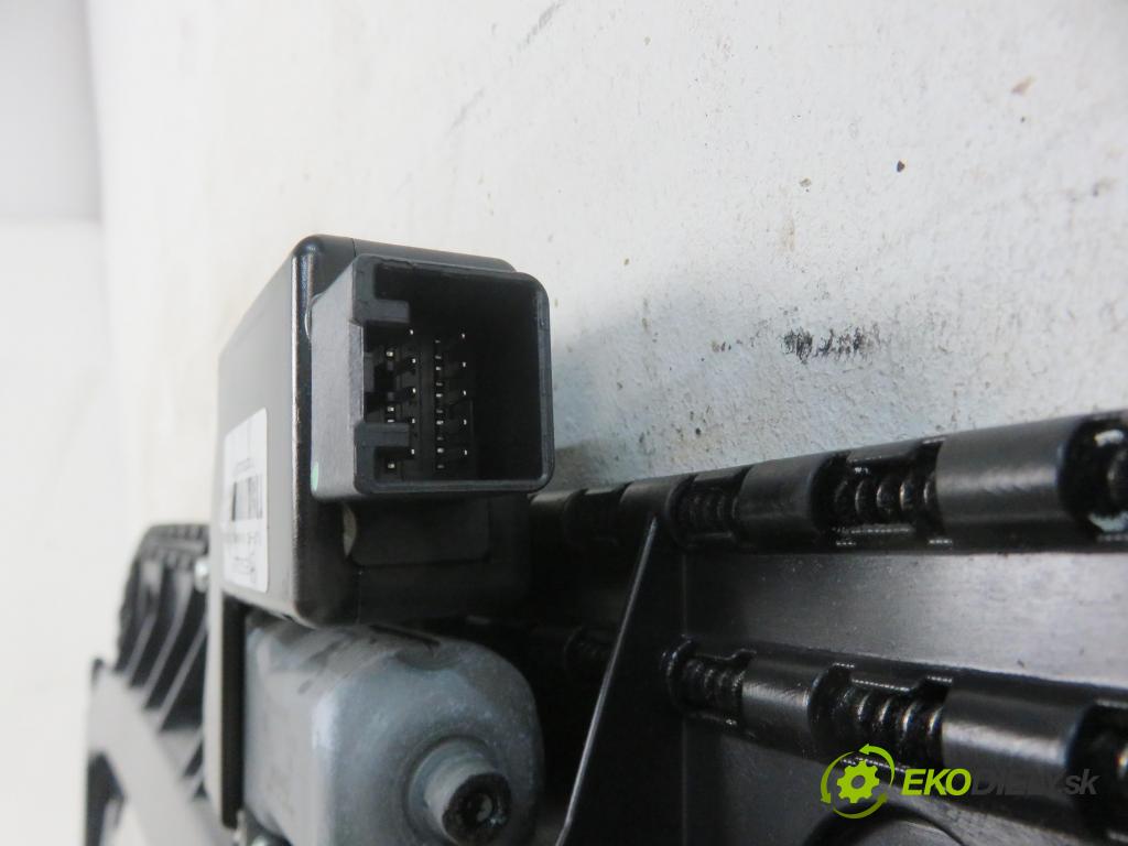 MAZDA CX-7 (ER) SUV 2011 0,00 2.2 MZR-CD AWD - R2AA 2184,00 střešní okno 7704217 (Okna karoserie)