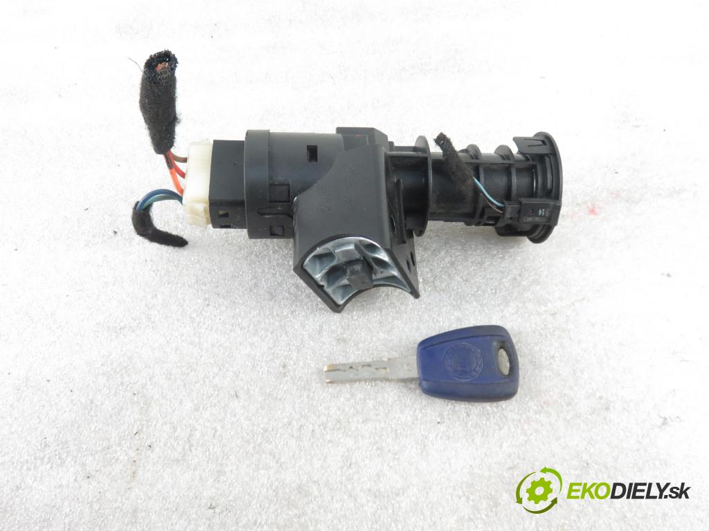 FIAT PANDA (169_) HB 2004 40,00 1.1 54 - 187 A1.000 1108,00 spinačka 468453610 ; 05521B365 (Spínacie skrinky a kľúče)