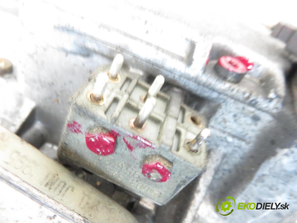 MERCEDES-BENZ KLASA C (W202) SEDAN 1995 55,00 C 200 D (202.120) - OM 601.913 1997,00 Pumpa vstrekovacia 0400074890 ; 6010704701 (Vstrekovacie čerpadlá)