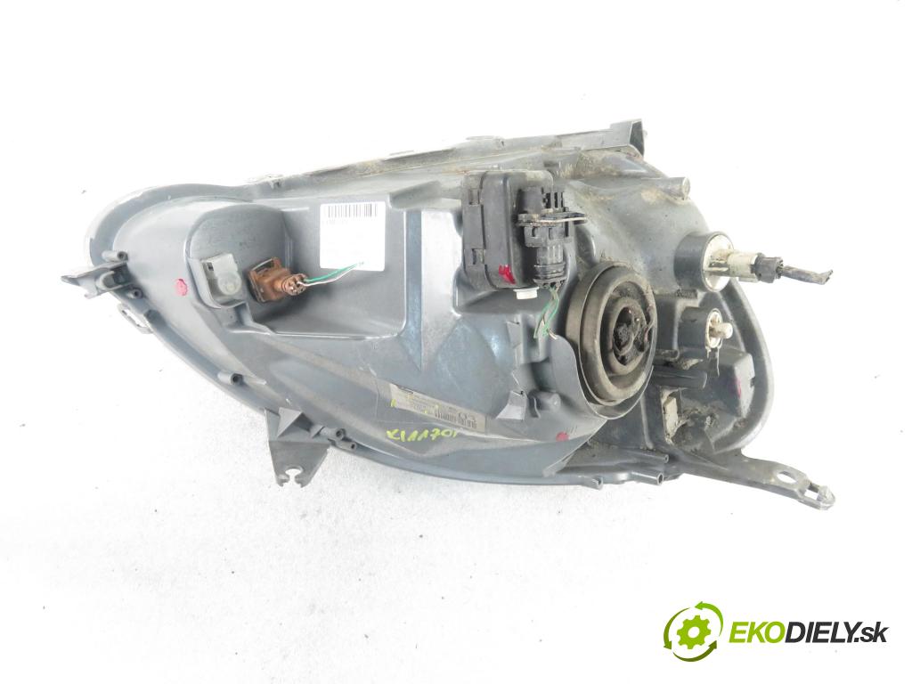 TOYOTA YARIS (_P1_) HB 2004 50,00 1.0 VVT- i 68 - 1SZ-FE 998,00 Svetlo LP 89007614 ; 811500D08