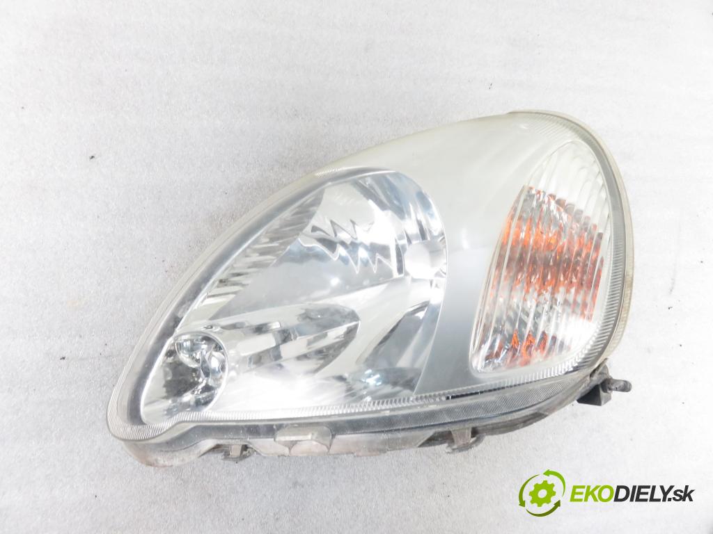 TOYOTA YARIS (_P1_) HB 2004 50,00 1.0 VVT- i 68 - 1SZ-FE 998,00 Svetlo LP 89007614 ; 811500D08