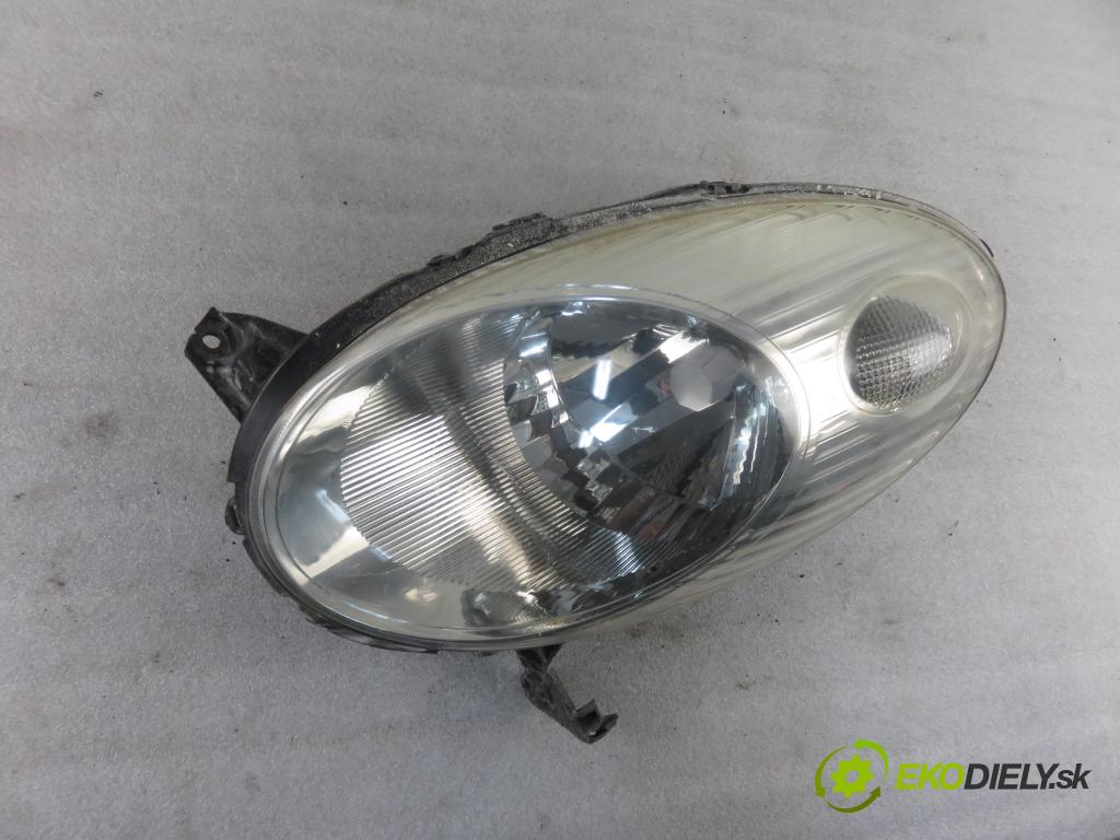 NISSAN MICRA III (K12) HB 2003 59,00 1.2 16V 80 - CG12DE 1240,00 Svetlo LP