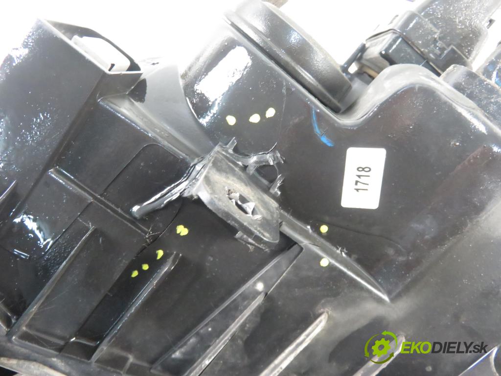 RENAULT MEGANE II (BM0/1_, CM0/1_) HB 2004 88,00 1.9 dCi 120 - F9Q 800 1870,00 Svetlo PP 8200476431