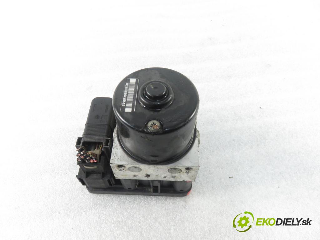 FORD FOCUS II Turnier (DA_, FFS, DS) KOMBI 2006 80,00 1.6 TDCi 109 - G8DE 1560,00 Pumpa ABS 10096001193 ; 3M512B373AA ; 10039933304 (Pumpy ABS)