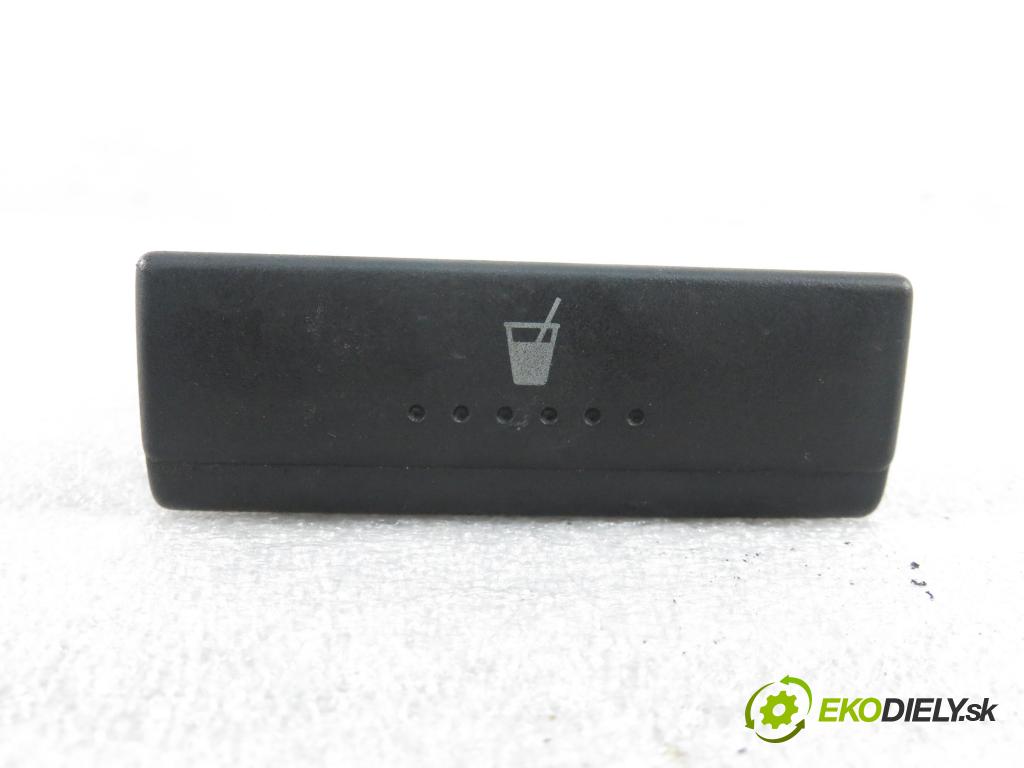 VW POLO (6N2) HB 2000 55,00 1.4 16V - AHW 1390,00 Držiak na nápoje 4B0885995 (Úchyty, držiaky na nápoje)