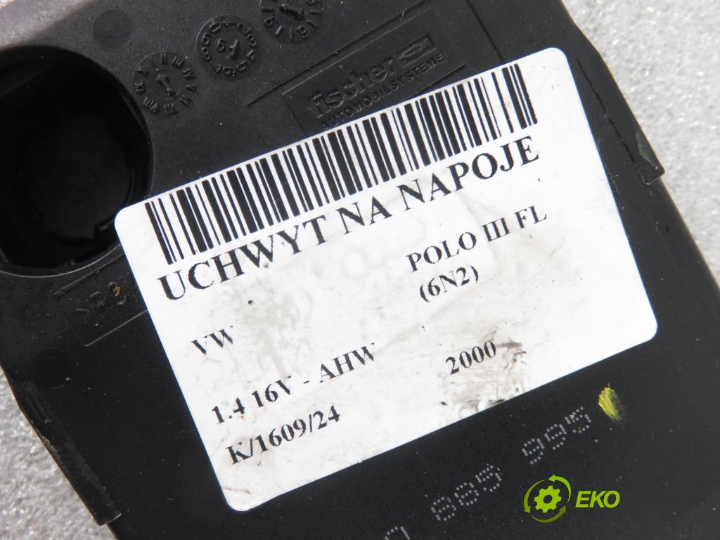 VW POLO (6N2) HB 2000 55,00 1.4 16V - AHW 1390,00 Držiak na nápoje 4B0885995 (Úchyty, držiaky na nápoje)