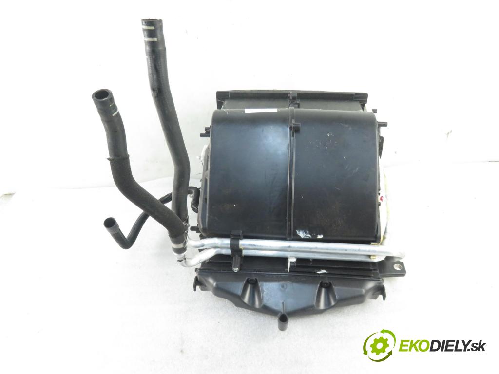 IVECO DAILY VI Furgon FURGON 2020 100,00 3.0 NaturalPower 136 - F1CFA401C 2998,00 topné těleso radiátor topení klimatizace 5S9020200 ; 5S9020100