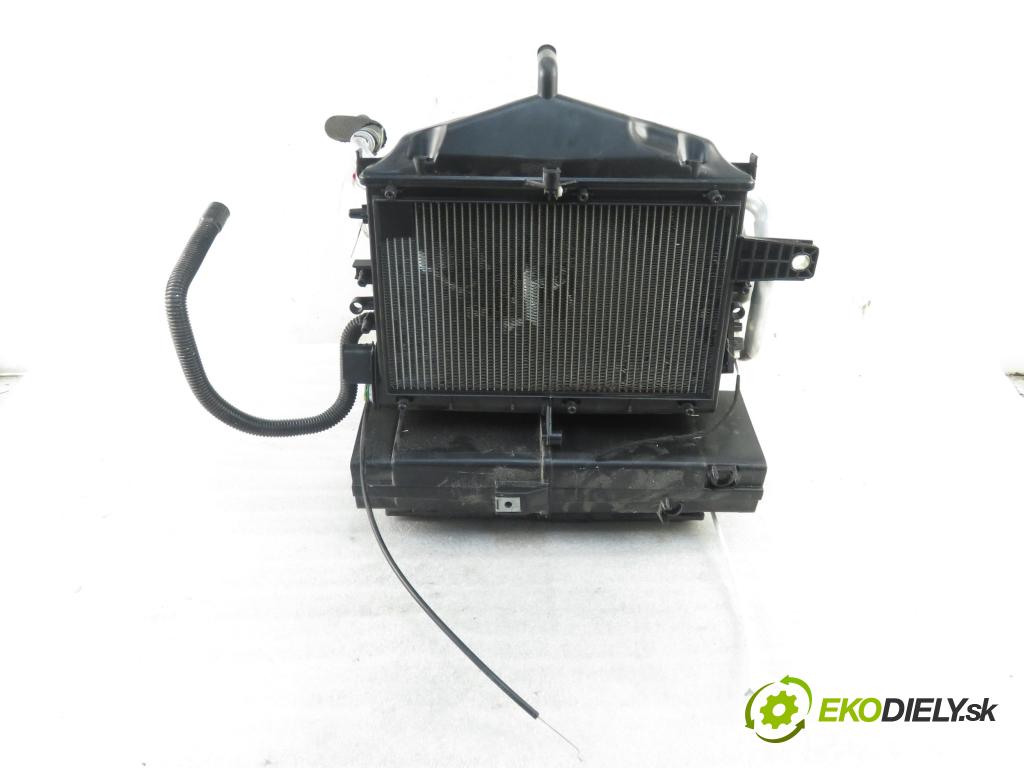 IVECO DAILY VI Furgon FURGON 2020 100,00 3.0 NaturalPower 136 - F1CFA401C 2998,00 topné těleso radiátor topení klimatizace 5S9020200 ; 5S9020100