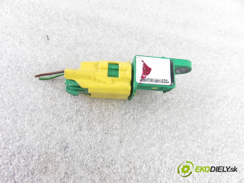 SEAT TOLEDO III (5P2) MINIVAN 2005 103,00 2.0 TDI 16V - BKD 1968,00 Snímač nárazu 5WK43273 ; 1K0909606 (Snímače nárazu)