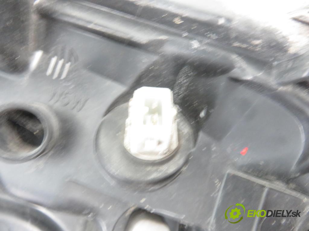 RENAULT SCENIC I (JA0/1_) MINIVAN 2002 75,00 1.9 dCi 102 - F9Q 732 1870,00 Svetlo PP 7700432097 ; 7701047600