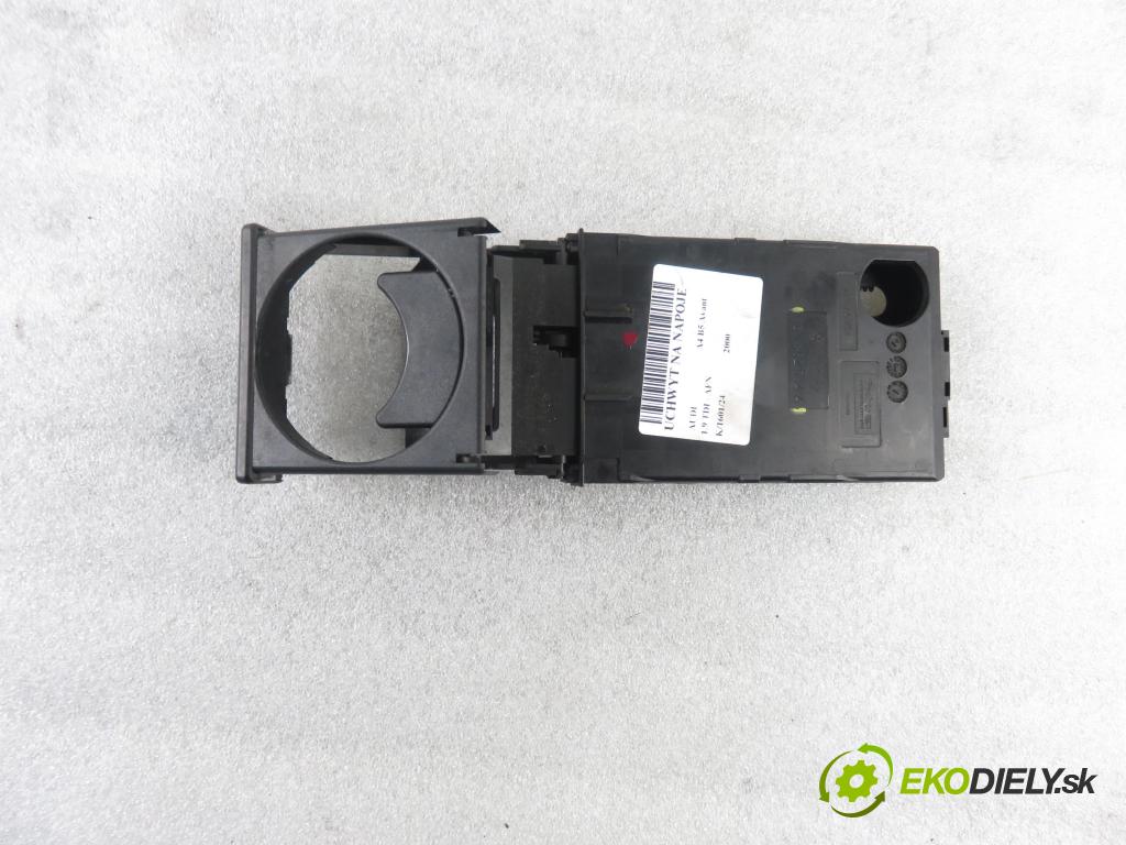 AUDI A4 Avant (8D5, B5) KOMBI 2000 81,00 1.9 TDI - AFN 1896,00 Držiak na nápoje 8D0862534A (Úchyty, držiaky na nápoje)