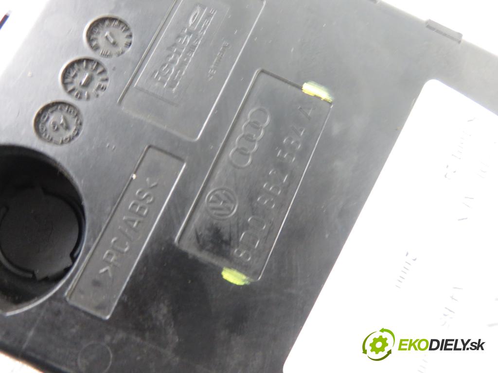 AUDI A4 Avant (8D5, B5) KOMBI 2000 81,00 1.9 TDI - AFN 1896,00 Držiak na nápoje 8D0862534A (Úchyty, držiaky na nápoje)