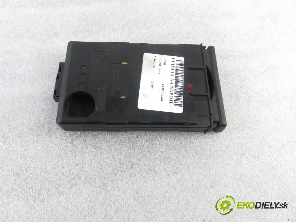 AUDI A4 Avant (8D5, B5) KOMBI 2000 81,00 1.9 TDI - AFN 1896,00 Držiak na nápoje 8D0862534A (Úchyty, držiaky na nápoje)