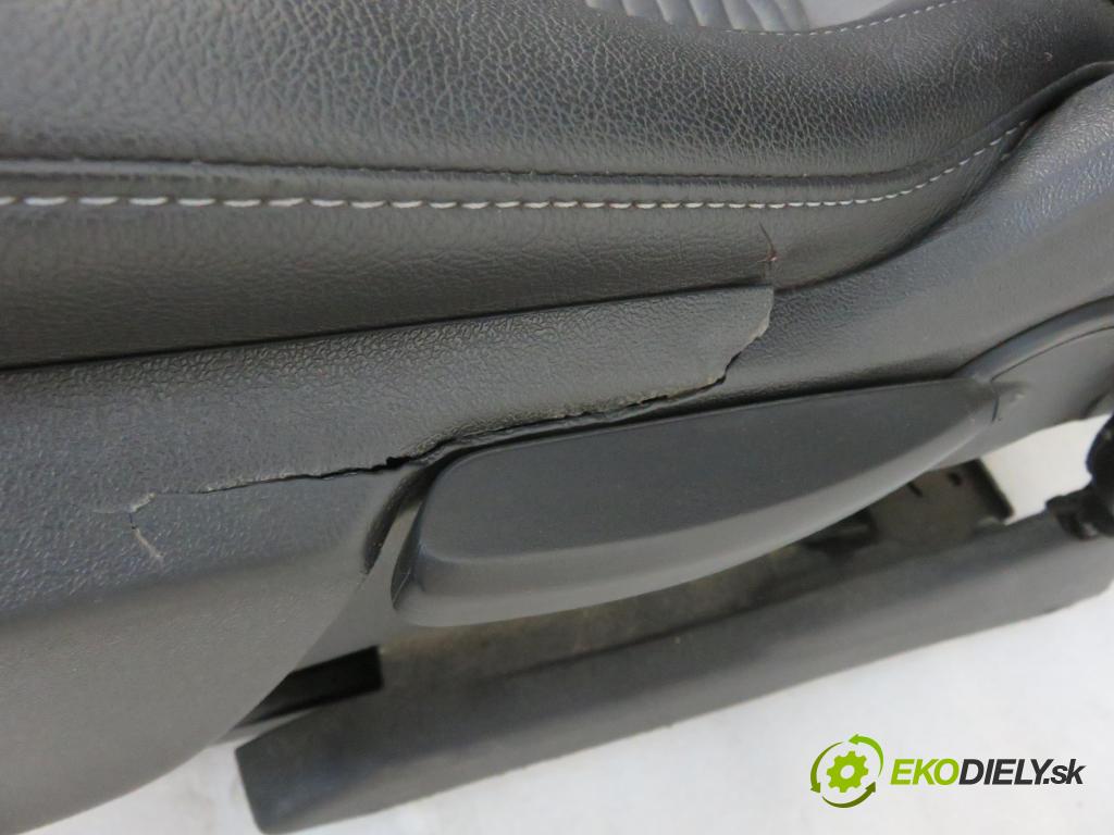 OPEL ZAFIRA TOURER C (P12) MINIVAN 2012 103,00 1.4 - A 14 NET 1364,00 Sedadlá, sedačky