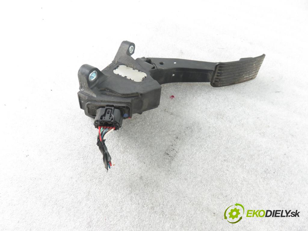 CITROEN C1 (PM_, PN_) HB 2012 50,00 1.0 12V R3 68 - 1KR-FE 998,00 Potenciometer plynu 781100H031 (Pedále)