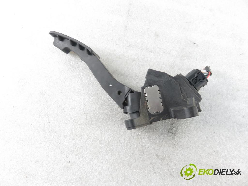 CITROEN C1 (PM_, PN_) HB 2012 50,00 1.0 12V R3 68 - 1KR-FE 998,00 Potenciometer plynu 781100H031 (Pedále)