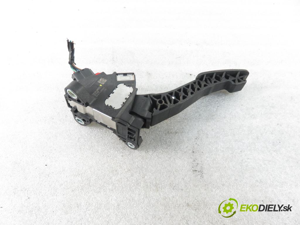 CITROEN C1 (PM_, PN_) HB 2012 50,00 1.0 12V R3 68 - 1KR-FE 998,00 Potenciometer plynu 781100H031 (Pedále)