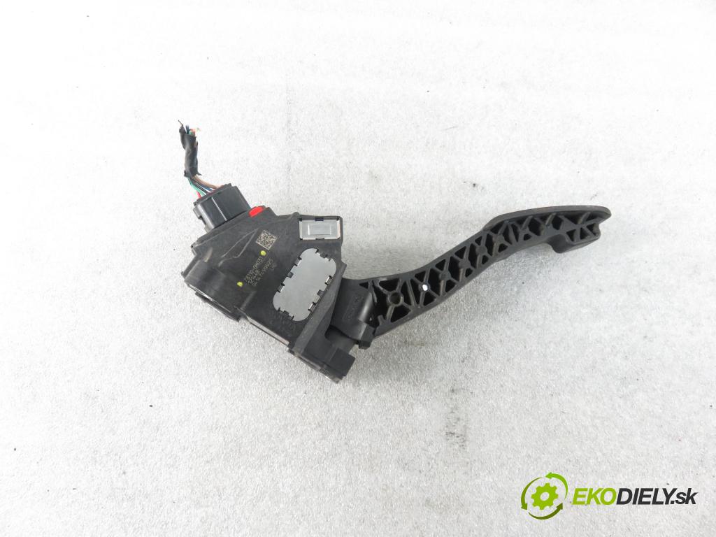 CITROEN C1 (PM_, PN_) HB 2012 50,00 1.0 12V R3 68 - 1KR-FE 998,00 Potenciometer plynu 781100H031 (Pedále)