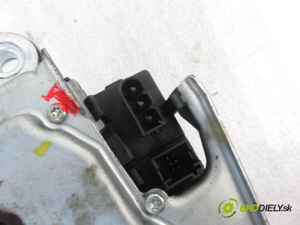 LAND ROVER RANGE ROVER III (L322) SUV 2006 130,00 3.0 D 4x4 - 306D1 2926,00 motorek stěrače ZADNÍ: 0390201571