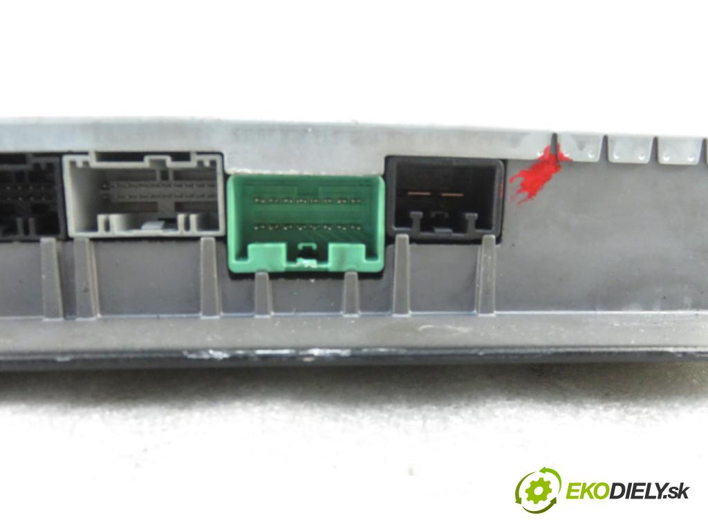 LAND ROVER RANGE ROVER III (L322) SUV 2006 130,00 3.0 D 4x4 - 306D1 2926,00 Zosilňovač XQK500105 (Zosilňovače)