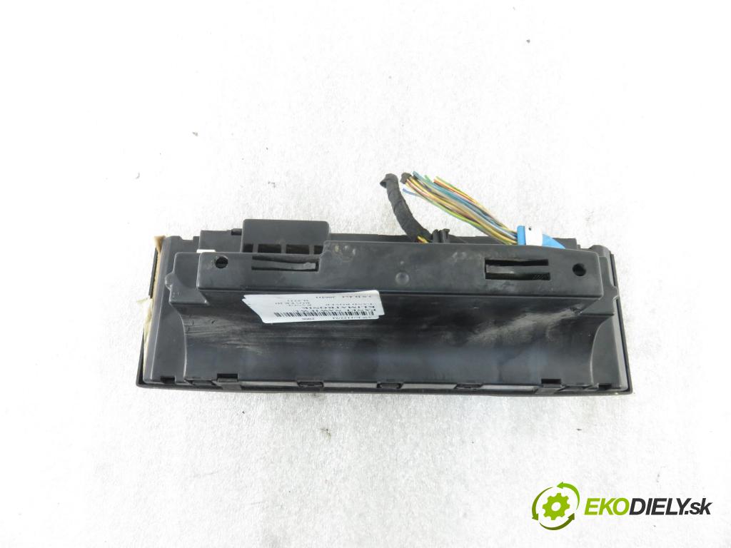 LAND ROVER RANGE ROVER III (L322) SUV 2006 130,00 3.0 D 4x4 - 306D1 2926,00 Panel kúrenia KLIMATIZACE: JFC000374PUY