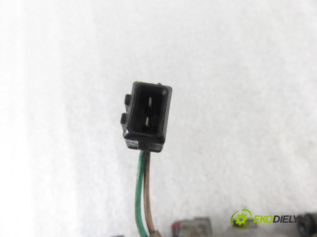 VW POLO (6N2) HB 2000 55,00 1.4 16V - AHW 1390,00 KOMPRESOR: klimatizácie 6N0820803B (Kompresory klimatizácie)