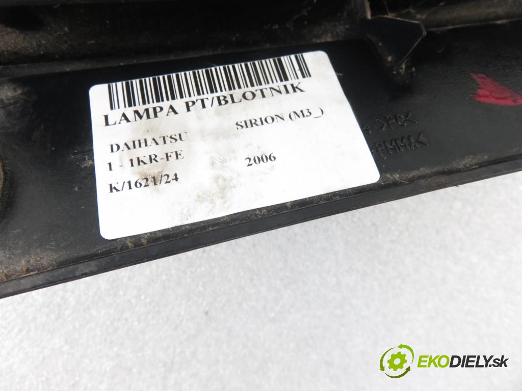 DAIHATSU SIRION (M3_) HB 2006 51,00 1 - 1KR-FE 998,00 Svetlo pravé zadné