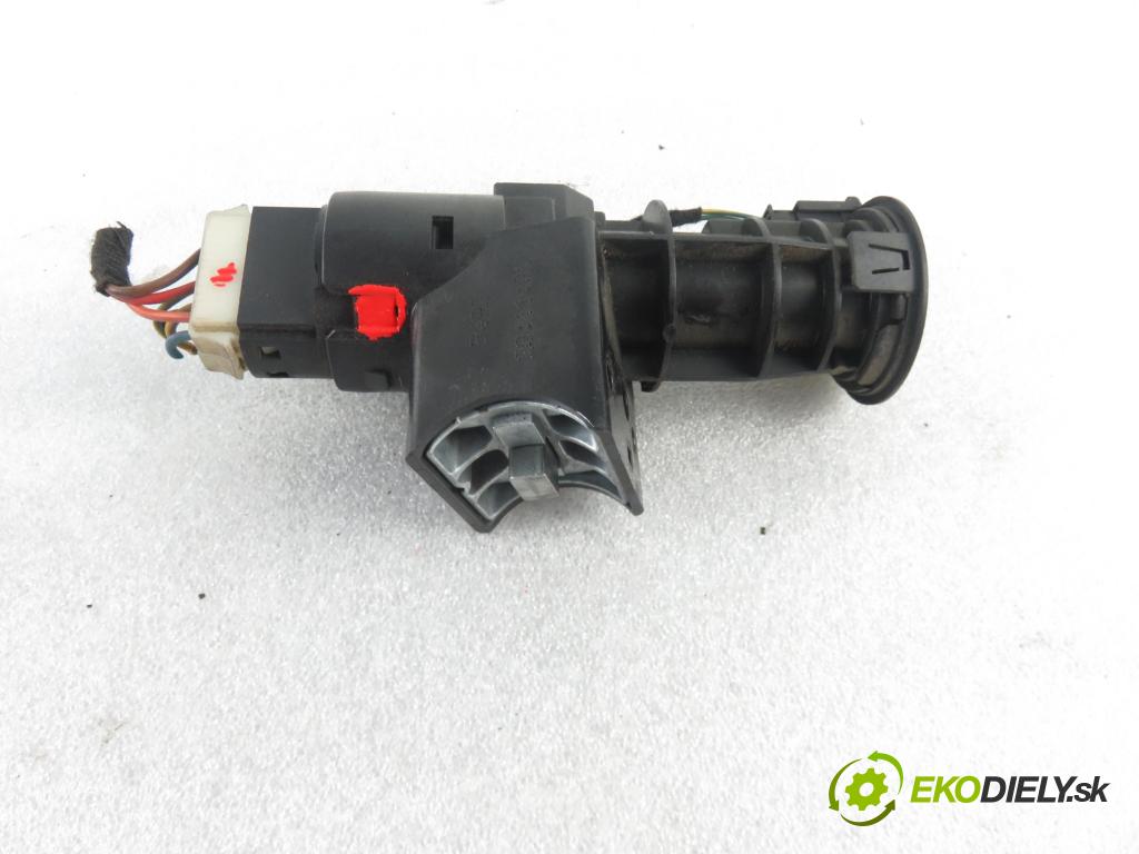 FIAT DOBLO Cargo (223_) FURGON 2001 74,00 1.9 JTD 100 - 182 B9.000 1910,00 spinačka  (Spínacie skrinky a kľúče)